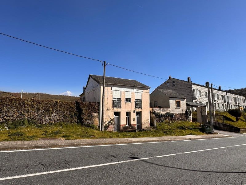 Foto 41fbb69f-6c4c-4a96-9c7c-5a6690e6f5b4. Casa a Viana do Bolo