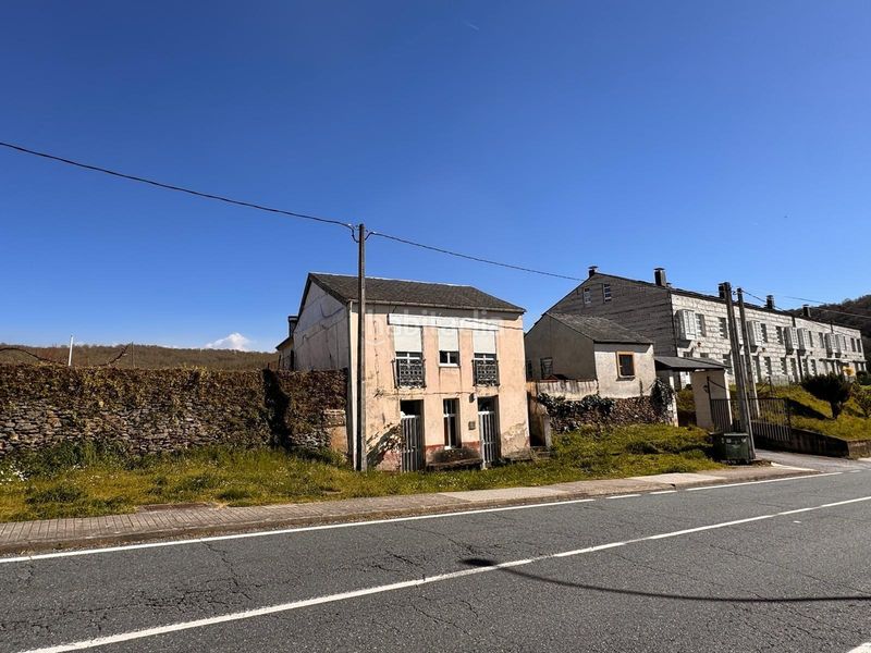 Foto d0564e90-170c-45f3-a5ce-313323513f79. Casa a Viana do Bolo