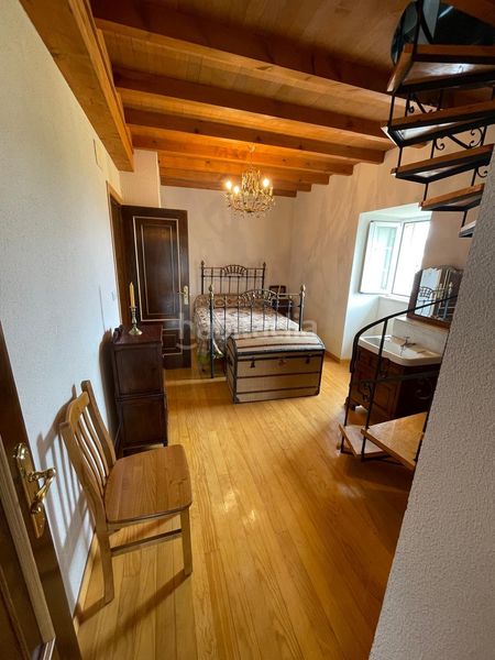 Foto f0f13270-fe42-471f-a771-87ca25196ba1. Casa amb aparcament a Cortegada