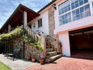 Casa in San Amaro. Espectacular casa de piedra con piscina y jardin en san amaro.