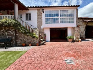 Casa a San Amaro. Espectacular casa de piedra con piscina y jardin en san amaro.