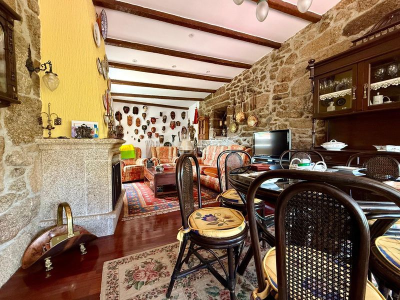 Foto df2016dc-d135-410e-956c-f1464b8c3038. Casa amb calefacció aparcament a San Amaro