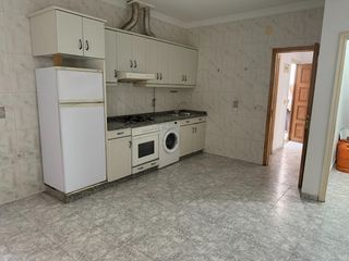 Rent House in San Francisco. Se alquila chalet adosado con amplio trastero en barrocanes, our