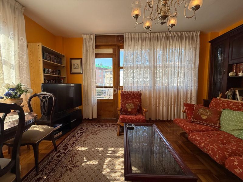 Foto 92476bab-1c77-4dd3-9dca-67f530c60ecc. Casa amb aparcament a Teis Vigo