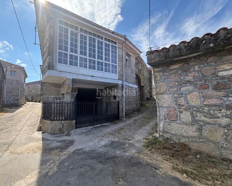Foto e11d271f-3948-4bbb-8ab8-36a177e37705. Casa a Calvos de Randín
