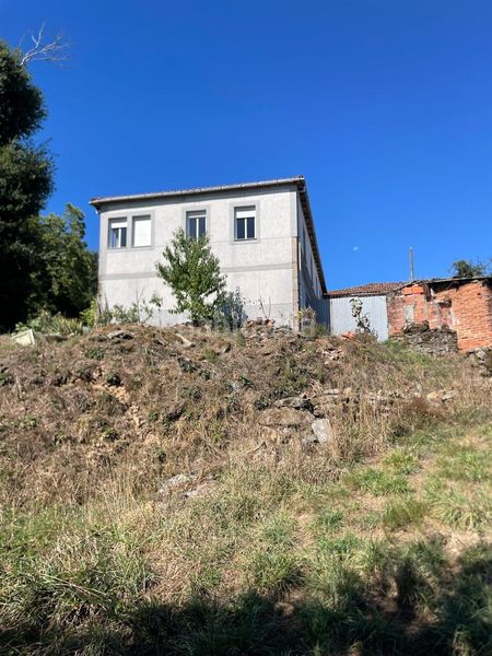 Foto 275731fb-1aa6-4447-b328-b4f54b9fba7d. Casa amb aparcament a Pantón