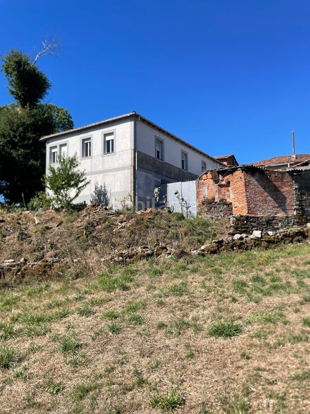 Foto be0afadb-2d21-461a-86d2-6f91f06a3198. Casa amb aparcament a Pantón
