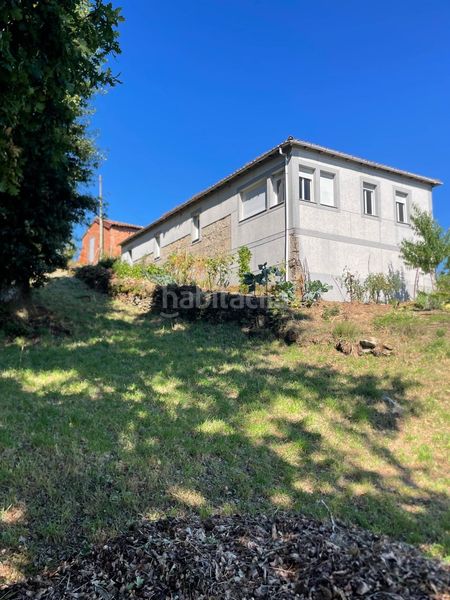 Foto bfd9c9af-bc64-4272-98ad-e6b1a6fc8674. Casa amb aparcament a Pantón