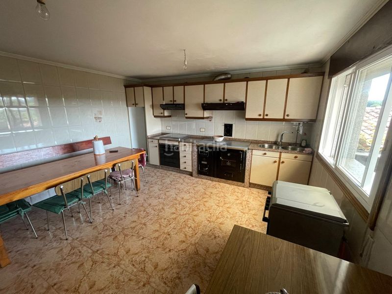 Foto f5b495eb-3984-4e7c-ad14-b52f2e6f90d1. Casa amb aparcament a Pantón