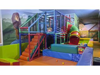 Lloguer Local Comercial  Ramón cabanillas. Alquiler de local comercial con parque infantil y cafetería en r