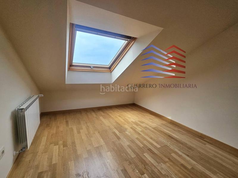 Foto 3b651af0-4bfb-4b7c-828f-09de243b0359. Alquiler dúplex alquiler de impresionante dúplex en zona vinteún capital precio 700mes 60 de comunidad en Ourense