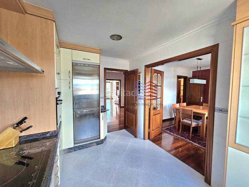 Foto 3e32883f-fd7d-4035-8d98-beab69577eb7. Location duplex avec chauffage parking dans Mariñamansa Ourense