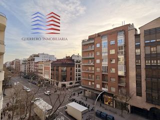 Location Appartement  Calle narváez. Alquiler de piso exterior reformado en calle narváez  zona ibiza