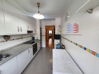 Miete Appartement  Calle rúa das cuartas. Alquiler de apartamento exterior en av. celanova, a valenzá  600