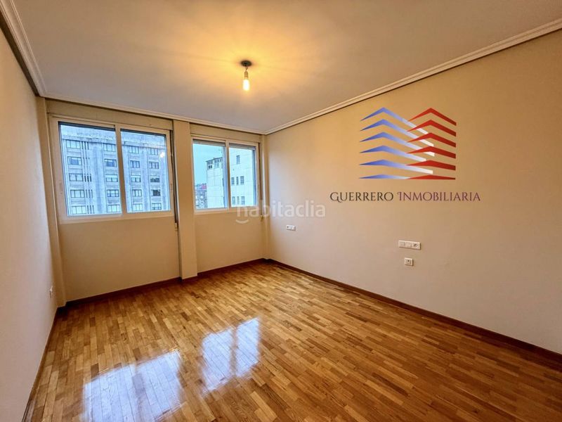 Foto 51e2eda8-5bf3-4129-8663-a6870635b388. Rent flat with heating in Centro Ourense