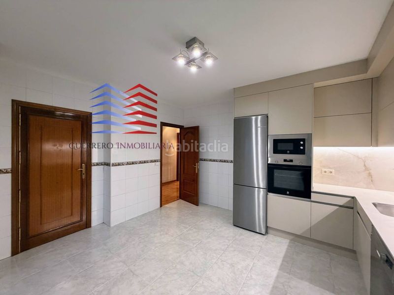 Foto 5373f7e3-f46b-4211-823a-328c2e43c908. Rent flat with heating in Centro Ourense