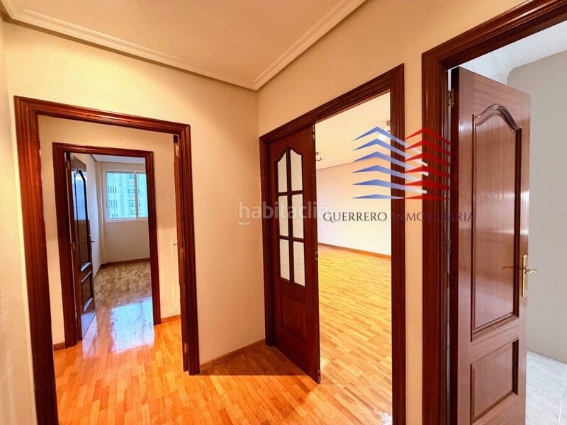 Foto b1845aec-feed-4dc7-8a6e-f7e94b5731bd. Rent flat with heating in Centro Ourense