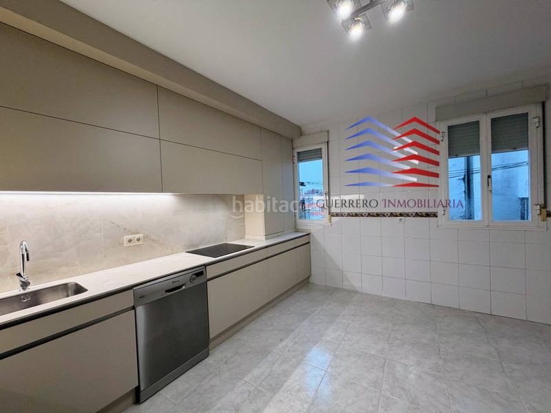 Foto cf76e99d-17ac-44c1-8a80-34096e7aba40. Rent flat with heating in Centro Ourense