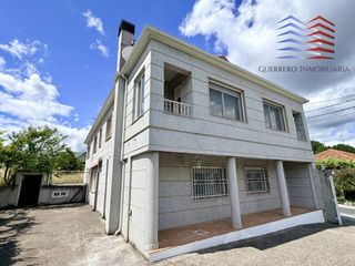 Maison à Coles. Venta de casa de piedra con gran finca, jardín y viñedos, garaje