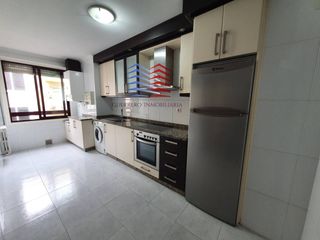 Miete Etagenwohnung  Calle rio sil. Alquiler de piso exterior sin amueblar en calle río sil, zona ve