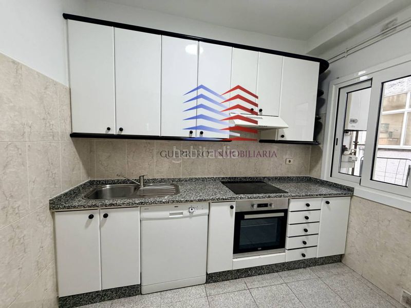 Foto cb01cfb9-fc9f-4040-837f-6f9105343235. Rent flat with heating in Centro Ourense