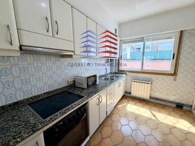 Foto a9a95d72-762e-4847-adf3-858aba452400. Rent flat with heating in Couto Ourense