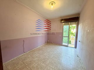 Etagenwohnung  Calle serra martiña. Venta de amplio piso exterior con  gran potencial de reforma en