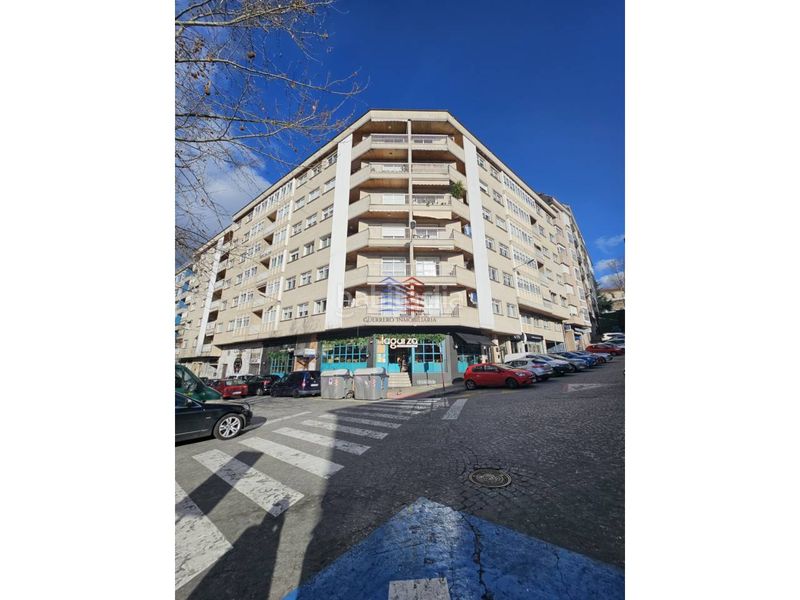 Foto 229ced84-bfa5-4146-93bd-c0f4c90aae68. Aparcament cotxe a Casco Viejo Ourense
