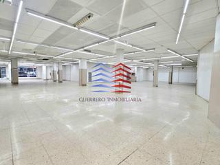 Lloguer Local Comercial  Valle-inclán. Alquiler de gran local comercial muy bien situado en calle valle