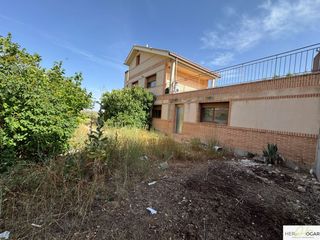 Chalet in Layos. Chalet en venta en layos, 6 dormitorios.