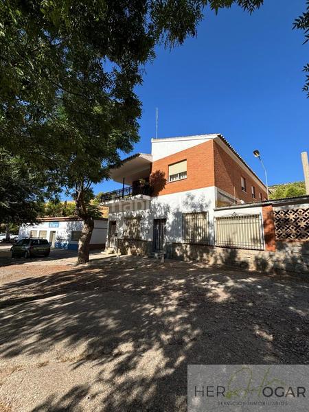 Foto 693b1007-f277-48f2-a09d-6ba4a409c87b. Chalet  en venta en los yebenes, 6 dormitorios. en Yébenes (Los)