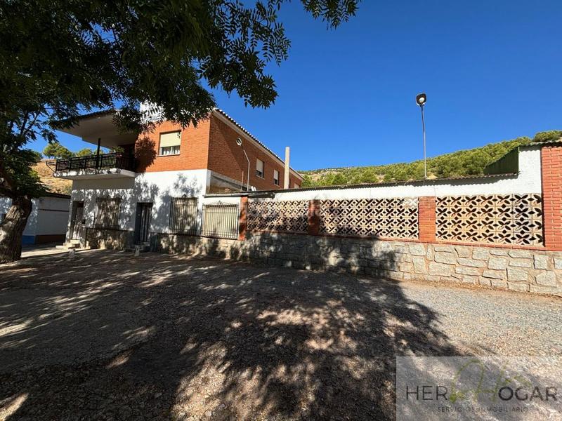 Foto 712df2d2-f7bc-46c8-a172-d15d3ee80171. Chalet  en venta en los yebenes, 6 dormitorios. en Yébenes (Los)