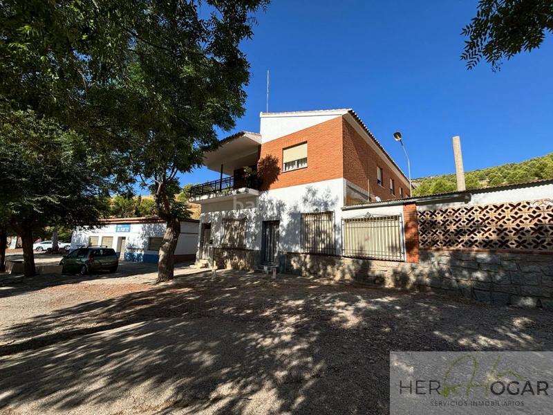 Foto d02317dd-d954-4b2e-8883-ec5493b1a0d1. Chalet  en venta en los yebenes, 6 dormitorios. en Yébenes (Los)