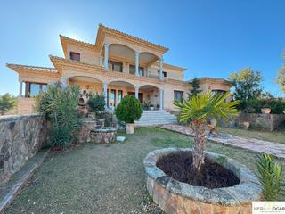 Xalet a Los Cigarrales-La Bastida. Chalet en venta en urbanizaciones, 9 dormitorios.