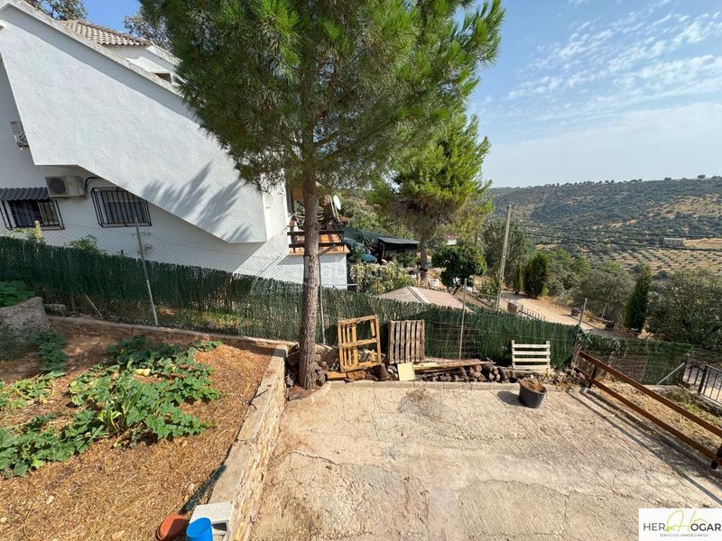 Foto 3f55a54b-2e67-4260-b835-57756201bbf3. Xalet amb aparcament a Navahermosa