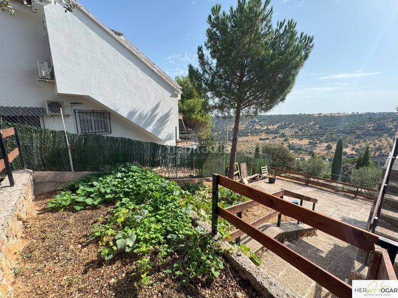 Foto 89a57e4e-f404-4814-b909-2ba349edad28. Xalet amb aparcament a Navahermosa