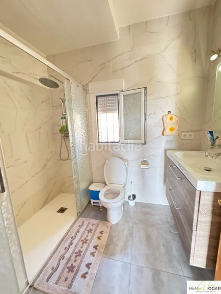 Foto b469f984-6104-4d37-b845-00aef040995a. Xalet amb aparcament a Navahermosa