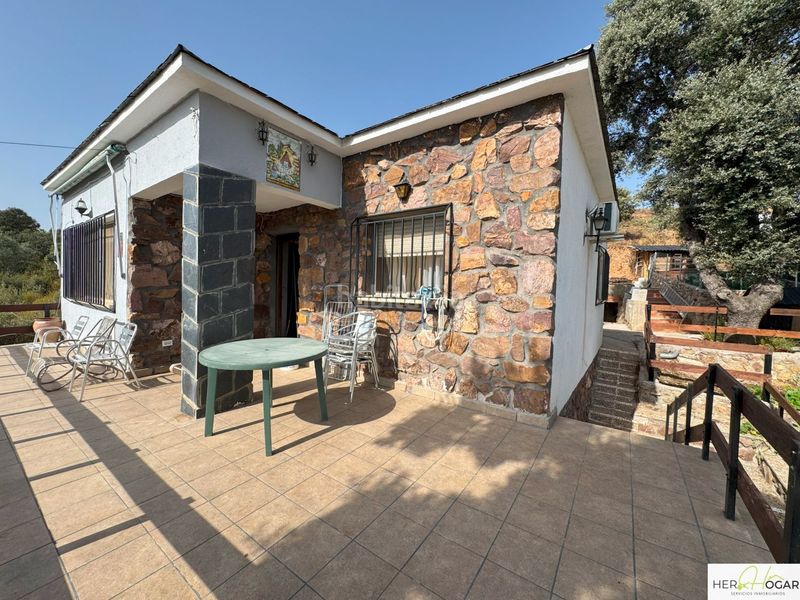 Foto be01dec4-d1c5-4334-aea7-752178a49584. Xalet amb aparcament a Navahermosa