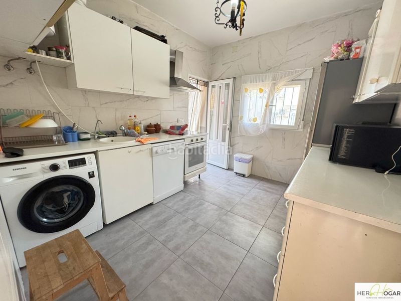 Foto bfa276b1-3192-401b-91ee-7fb715d965de. Xalet amb aparcament a Navahermosa