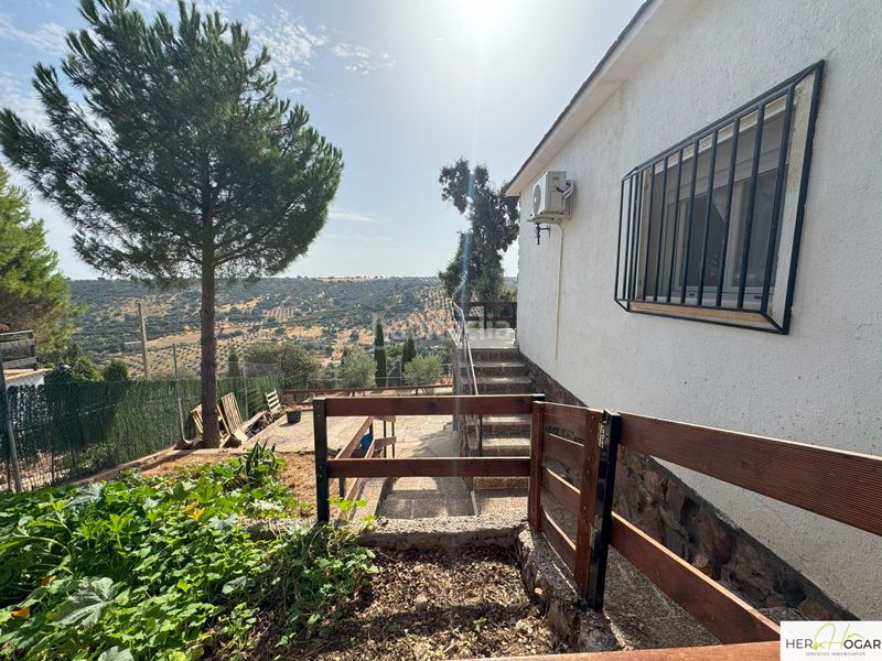 Foto cea44332-6c11-4d94-9379-63cd960e1124. Xalet amb aparcament a Navahermosa