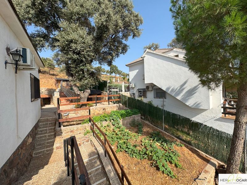 Foto f3bf418c-85bb-4cfa-8f4c-776eaa132fc6. Xalet amb aparcament a Navahermosa