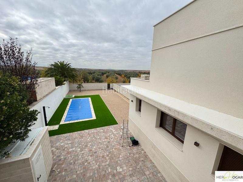 Foto 60b63bba-aa51-439f-8952-a06274732b1d. Miete chalet mit heizung parking in Cobisa