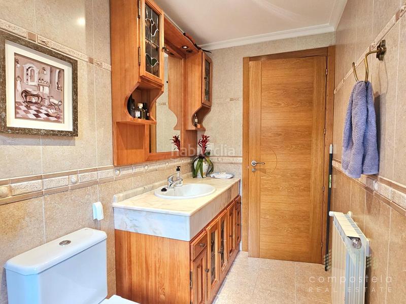 Foto 1587bf02-bfe4-47a1-9df5-c986964f181e. Casa aparellada amb calefacció aparcament piscina a Santiago de Compostela