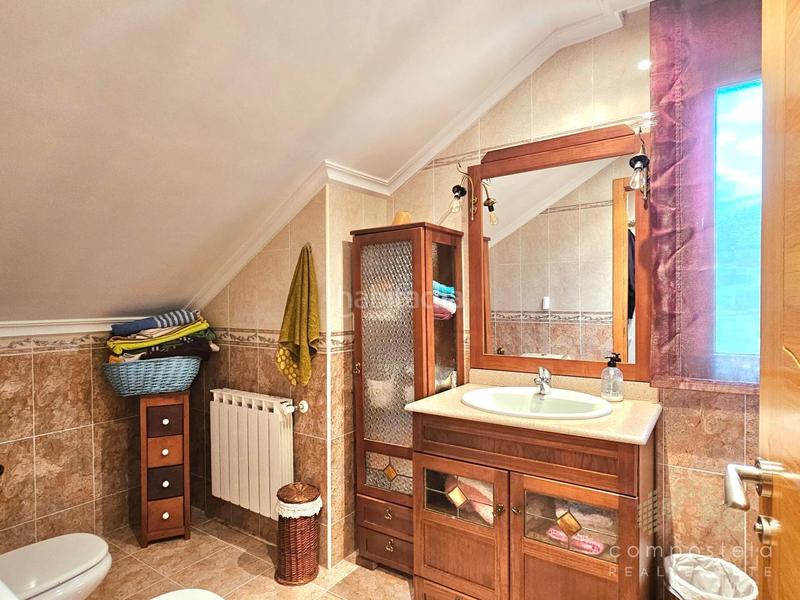 Foto 45494171-481c-4396-9089-f4b63cd3d083. Casa aparellada amb calefacció aparcament piscina a Santiago de Compostela