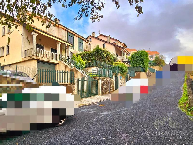 Foto f8e298ec-21d4-4359-8a82-1ac959308b41. Casa aparellada amb calefacció aparcament piscina a Santiago de Compostela