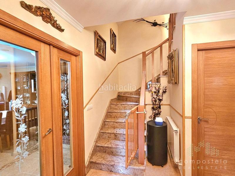 Foto dffb07a6-d6c8-4587-91b5-d56357572480. Casa bifamiliare con riscaldamento parcheggio piscina in Santiago de Compostela