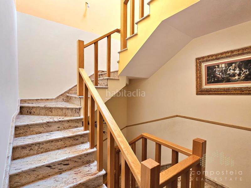 Foto ffd8a58b-9bb4-4d07-bb9e-b415af531681. Casa bifamiliare con riscaldamento parcheggio piscina in Santiago de Compostela