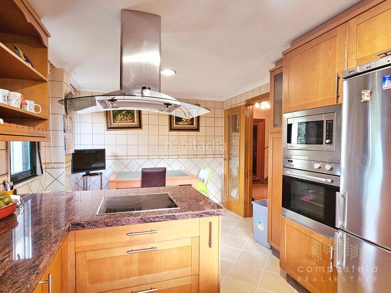 Foto 5ce519bd-3716-4db0-8fee-53ea533c2385. Casa pareada en Parroquias de Santiago Santiago de Compostela