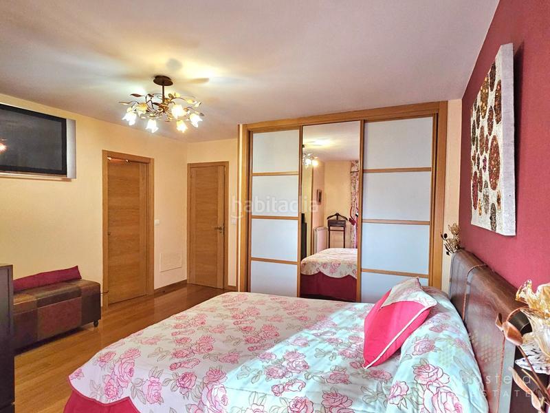 Foto b9cb1b64-d2d8-4497-a67d-795a3b40f3ae. Casa pareada en Parroquias de Santiago Santiago de Compostela