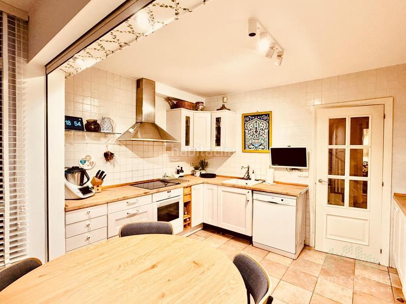 Foto ae675af0-2a0f-41e7-94c7-3055afe9b07d. Chalet con riscaldamento parcheggio piscina in Parroquias de Santiago Santiago de Compostela